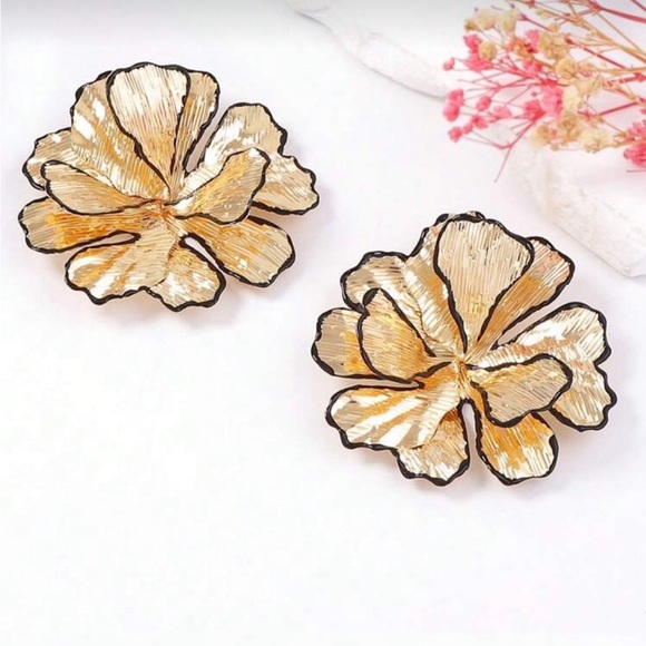 Zara Gold Flower Petal Earrings - Picture 3 of 5